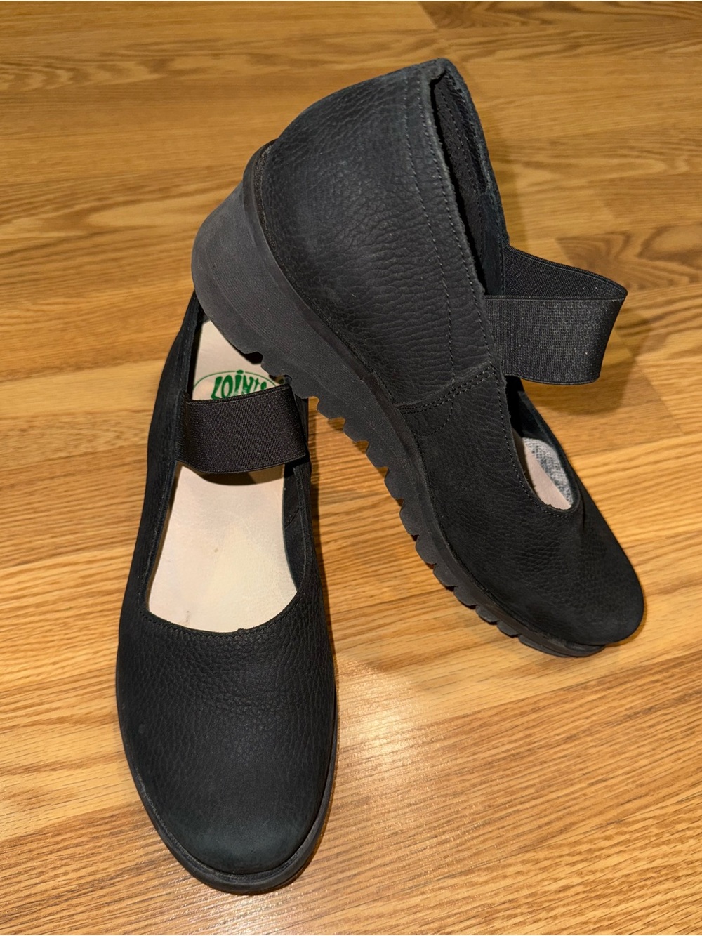 Points of Holland Leather Mary Jane Wedges sz 39‎